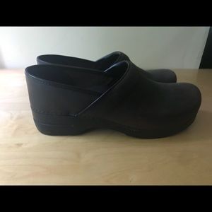 Men’s Dansko clogs